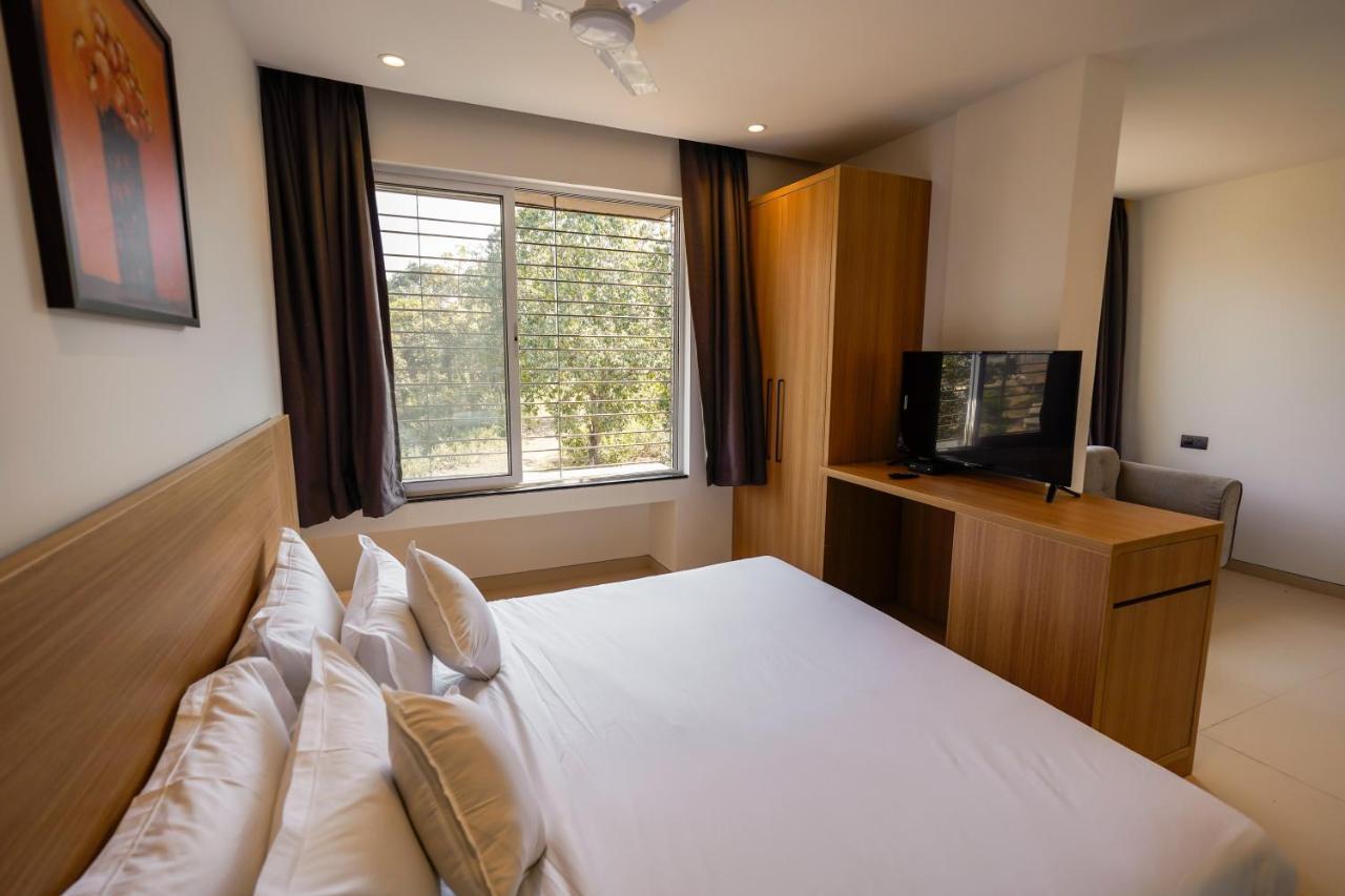 Mountain Shadow Resort Igatpuri Exterior photo